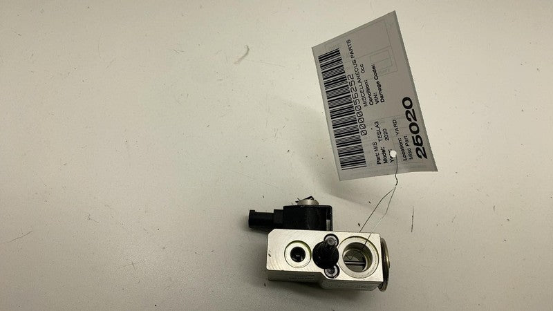 1101878 00 A 2017-2023 Tesla Model 3 M3 Air Conditioner AC HVAC Heater Core Valve Tube Sensor