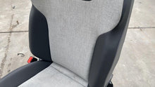 Front Seat VOLKSWAGEN ID4 25