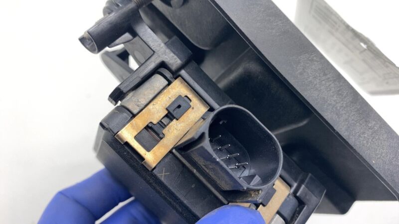 104599300C 2012 2013 2014 2015 Tesla Model S MS Front Radar Control Module and Bracket OEM