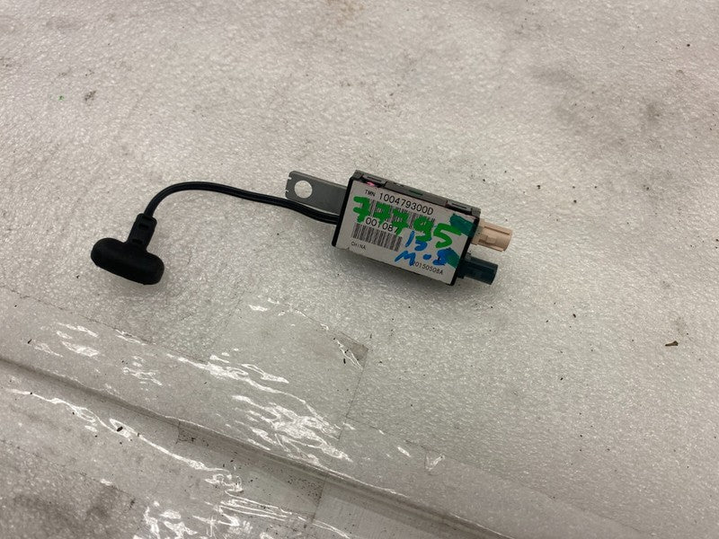 100479300D ⭕12-20 Model S Rear Driver Side Radio Antenna Amplifier Module Left 1004793-00-D