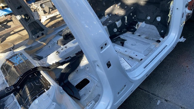 ⭕ 2021-2024 Polestar 2 Passenger B-Pillar Structural Cutout Right RH Silver 729