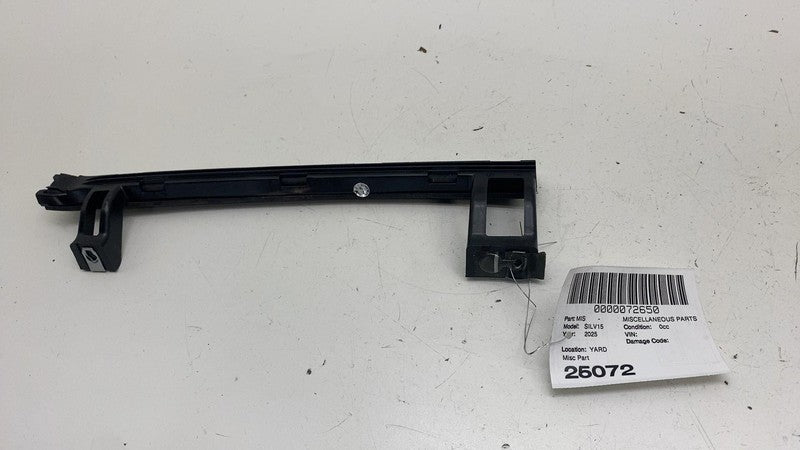 84923391 ⭕19-25 Chevrolet Silverado 1500 Front Right Door Window Glass Channel 84923391