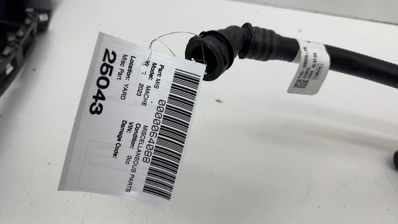 PJ93 18K579 PB ⭕ 21-24 Ford Mustang Mach-E Engine Motor Water Hose Coolant Pipe PJ93-18K579-PB