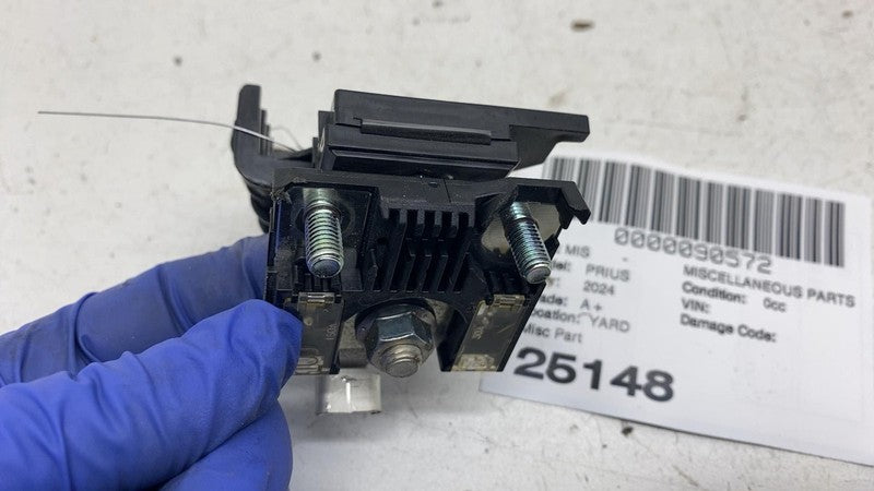 ⭕ 2023-2025 Toyota Prius Positive 12V Battery Lower Terminal Cover 828