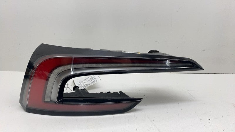 1691498-00-F ⭕ 24-25 Model 3 Rear Driver Side Taillight Quarter Tail Lamp Left 1691498-00-F