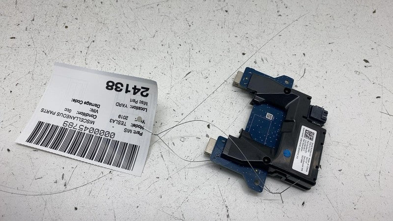⭕ 17-23 Tesla Model 3 Rear Generic USB/AUX Control Unit Hub Module 112
