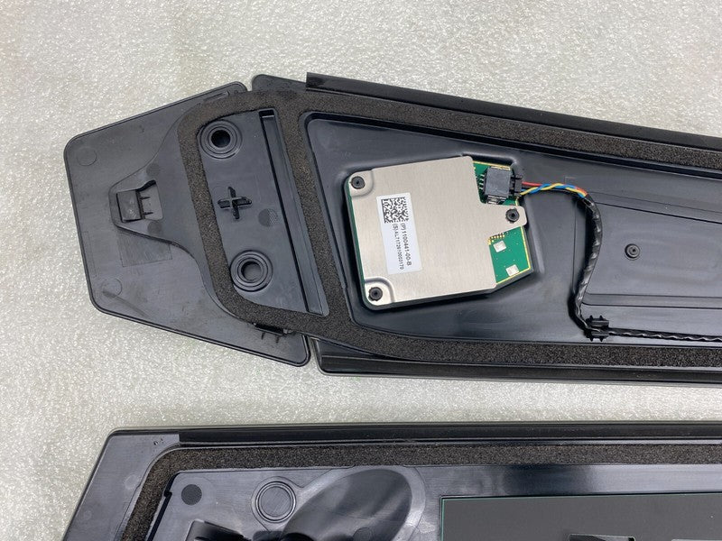 1100441 00 C ⭕ 17-23 Model 3 Left & Right B-Pillar Glass Molding 1100441-00-C / 1100437-00-C
