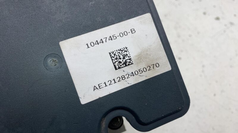 104474500B ⭕ 17-23 Tesla Model 3 Anti-Lock Brake System ABS Pump Module Unit  1044745-00-B