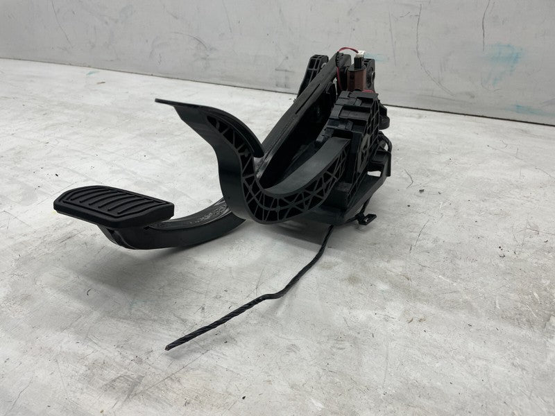 ⭕ 2020-2024 Tesla Model Y Accelerator and Brake Pedal Pad Assembly 118