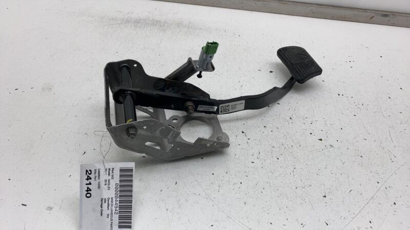 06700311040 ⭕ 2017-2020 Maserati Levante Front Brake Foot Stop Pedal w/ Bracket 06700311040