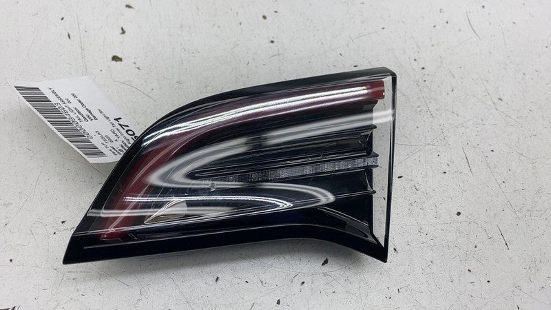 ⭕ 2017-2023 Model 3 Rear Right Inner Taillight LED Tail Lamp 3-Pin 107