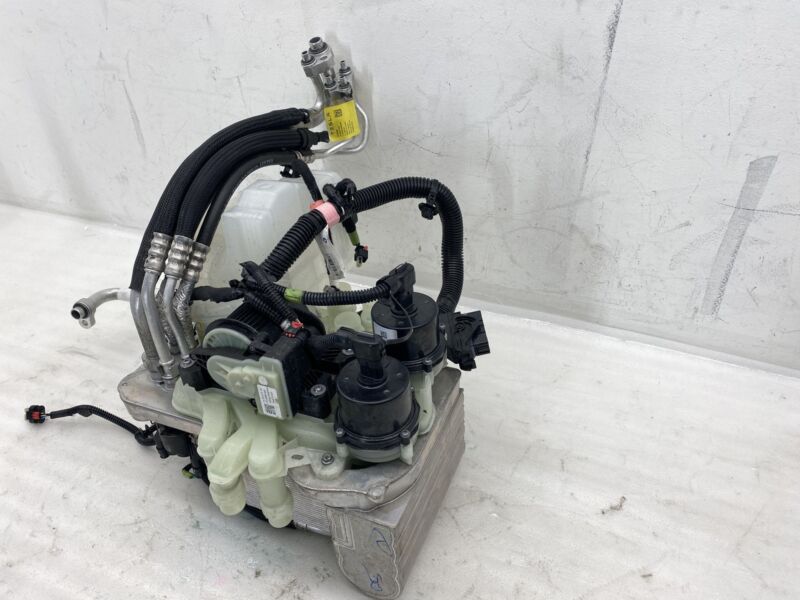 2020-2024 Tesla Model Y Supermanifold Refrigerant Chiller W/ Coolant Reservoir