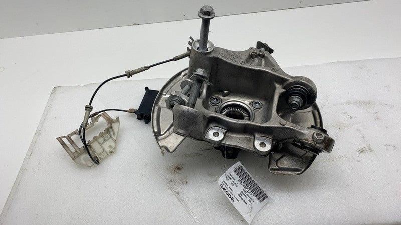 6861802 04 2017-2023 BMW 530e Rear Right Spindle Knuckle Wheel Hub w/ ABS & Dust Shield RWD