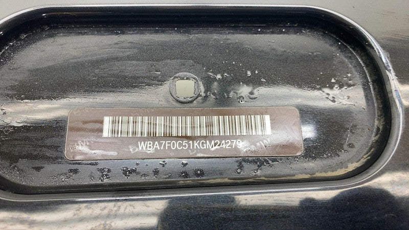 7424734-04 🍩16-19 BMW 740i 750i G11 G12 Trunk Lid License Plate Mount Lower Panel Finisher