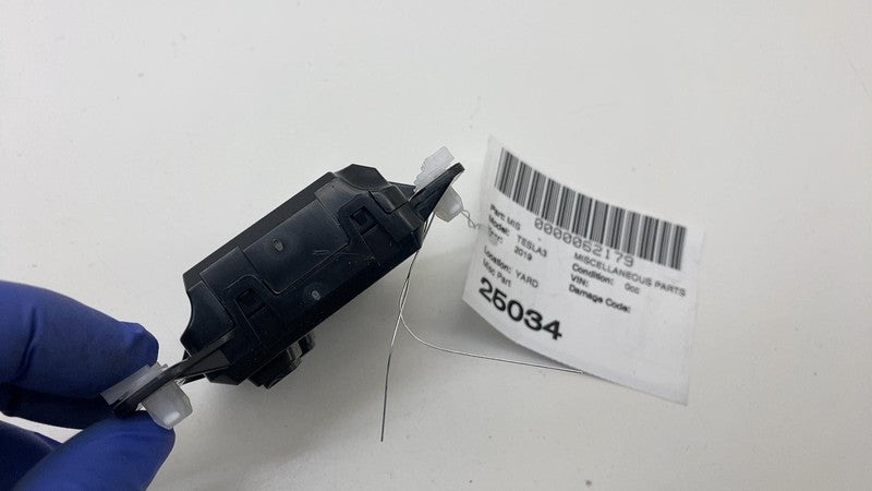 ⭕ 17-23 Tesla Model 3 Center Console Front USB Hub Charger Module 1093