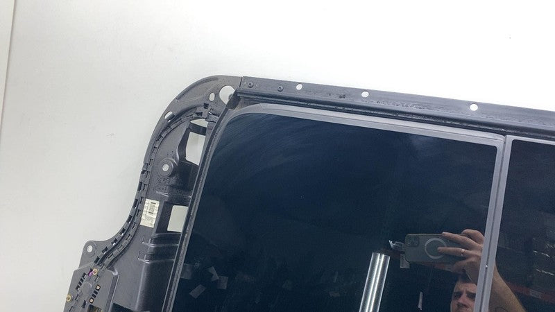 ⭕ 2017-2020 Maserati Levante Panoramic Sunroof Track Frame w/ Glass & 