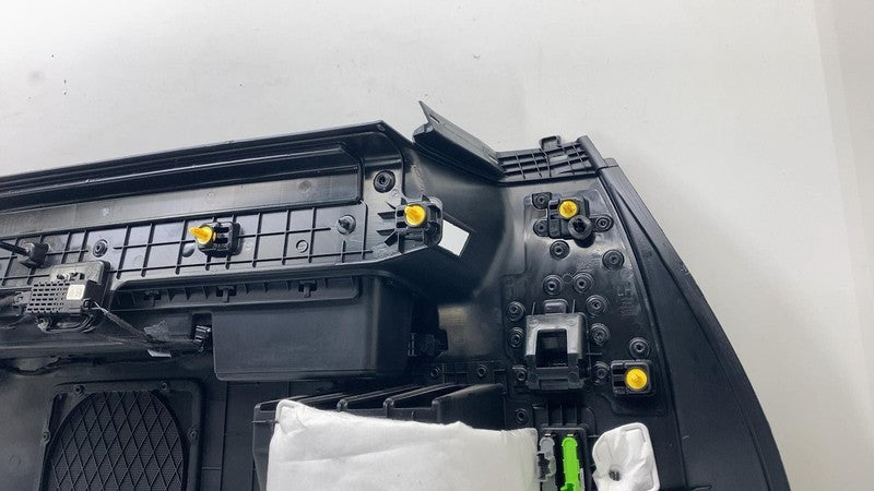 ⭕ 20-23 Lincoln Navigator Rear Driver Side Quarter Panel Lower Trim Co