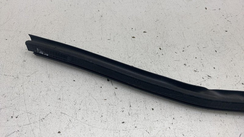 4KE 837 479 A ⭕ 19-23 Audi E-Tron Front Left Window Inner Belt Weatherstrip Seal LH 4KE837479A