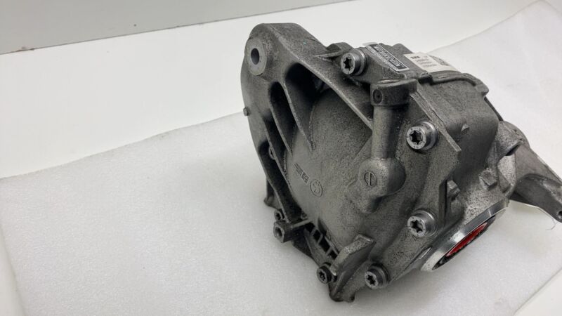 7573819 09 2021 BMW 530e G30 Rear Axle Differential Carrier Assembly 7573819 09 OEM