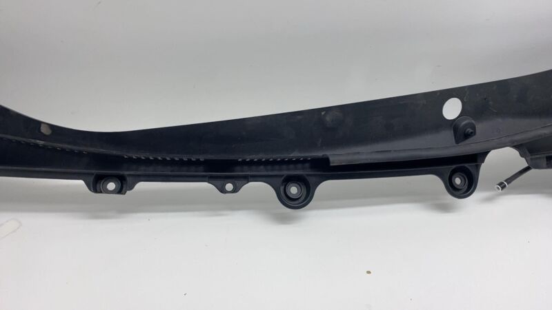 171249301E 2024 2025 Tesla Model 3 Front Windshield Wiper Cowl Screen Underhood Trim Panel