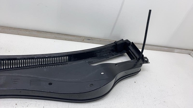 ⭕ 2017-2022 Maserati Levante Front Windshield Cowl Vent Trim Panel 670