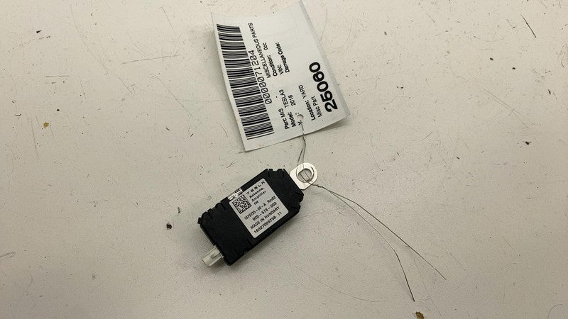 ⭕ 17-23 Tesla Model 3 Y Infotainment Antenna Amplifier AMP Radio FM 10