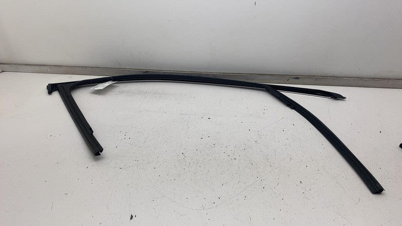4KE 837 431 ⭕ 19-23 Audi E-Tron Quattro Front Left  Door Window Glass Run Channel 4KE837431