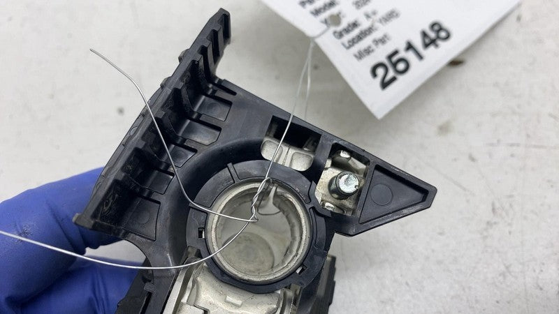 ⭕ 2023-2025 Toyota Prius Positive 12V Battery Lower Terminal Cover 828