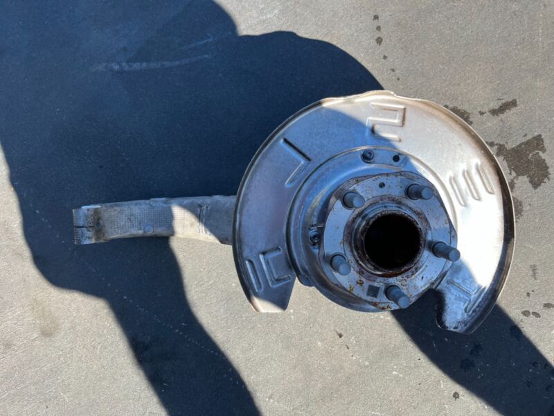 104431600E 17-23 Model 3 Front Right RWD Spindle Knuckle w/ Wheel Hub & Shield 1044316-00-E
