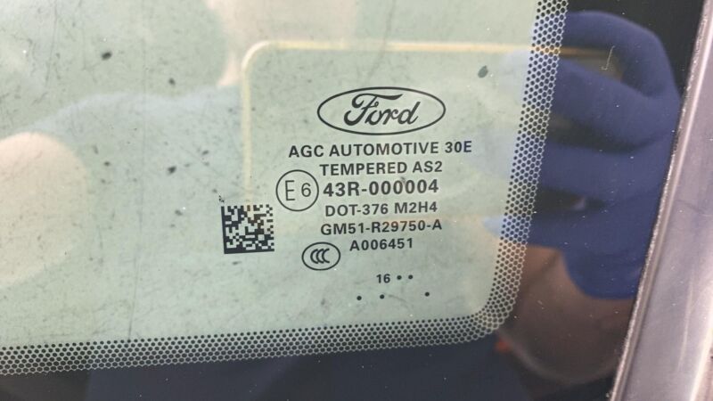 DM51R29750AA 2013-2018 Ford C-Max  Passenger Side Corner Quarter Window Glass Right Assembly