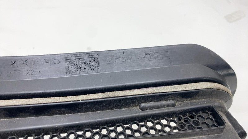 2018-2023 BMW 530e Sealing Air Intake Cover Cabin  w/ Temperature Sens