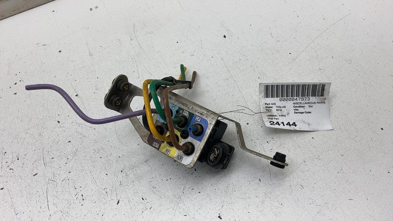 2012 2013 2014 2015 Tesla Model S Air Suspension Main Solenoid Valve w/ Bracket