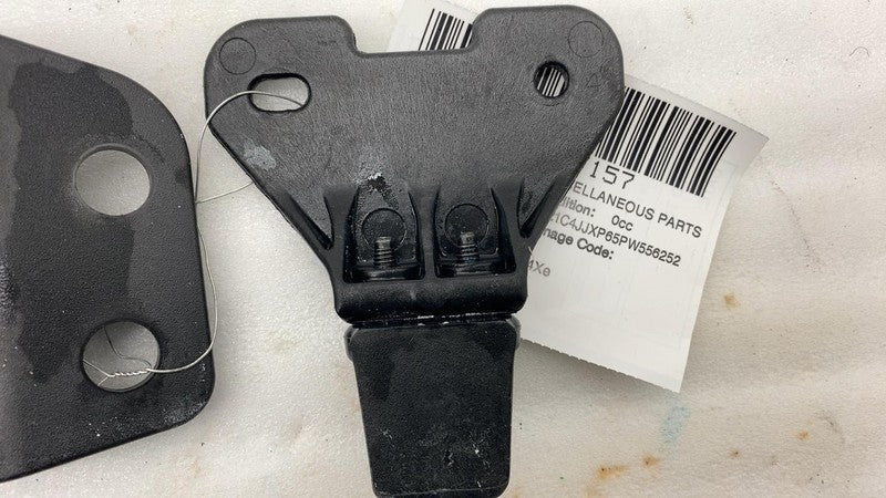⭕ 2018-2023 Jeep Wrangler 4XE Front Right Roof Lock Latch Mount Bracke