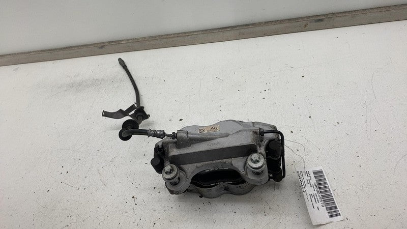 2018 2019 2020 BMW 530E Front Right Caliper + Brake Hose Line w/o Spor