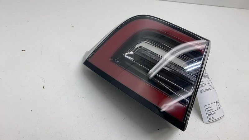 1077397 ⭕ 2017-2022 Tesla Model 3 Rear Left Exterior Taillight Outer Tail Lamp 1077397