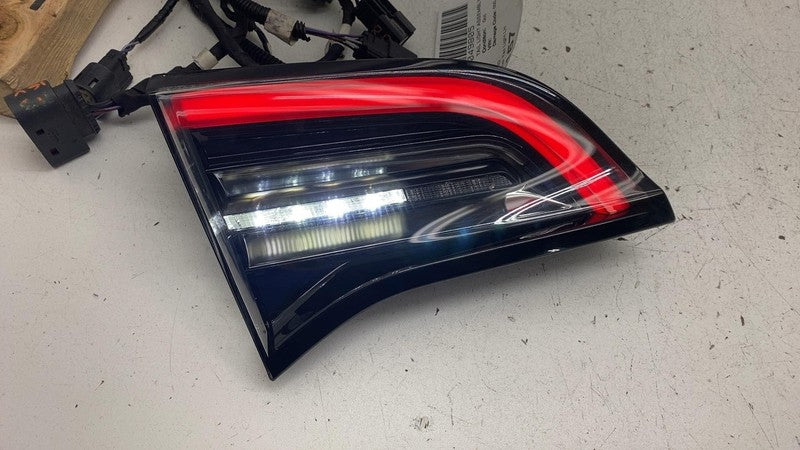 1077401-00-E ⭕ 2017-2023 Model 3 Rear Left Inner Taillight LED Tail Lamp 3-Pin 1077401-00-E