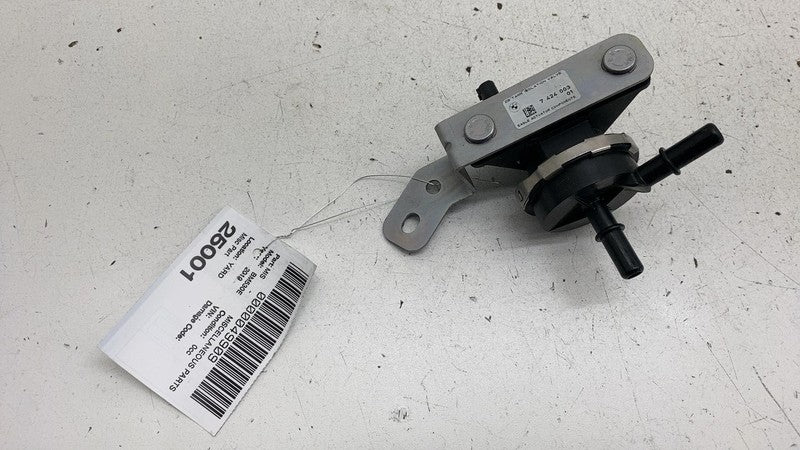 2018 2019 BMW 530e Emission Purge Solenoid Control Valve w/ Bracket 74