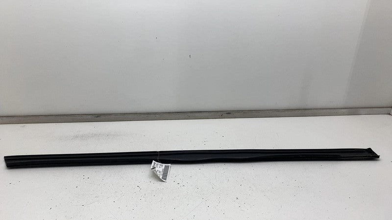 PT00002356 ⭕ 22-24 Rivian R1T Left Driver Side Skirt Rocker Panel Molding Seal PT00002356