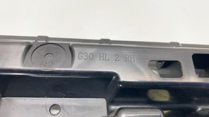 ⭕ 18-22 BMW 530e Front Right Skirt Rocker Molding Panel Support Mount 