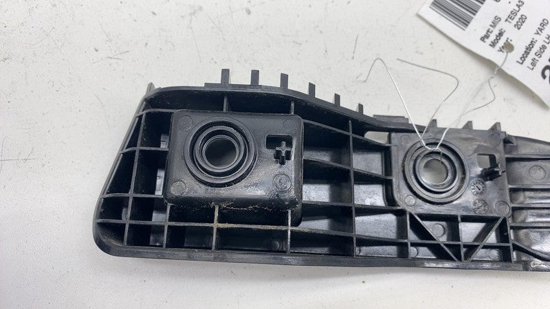 ⭕ 17-23 Tesla Model 3 Rear Left Taillight Tail Lamp Mount Bracket 1083