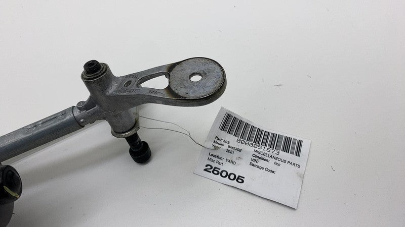 9851351 02 2017-2023 BMW 530e G30 Front Windshield Wiper Transmission Linkage & Motor OEM