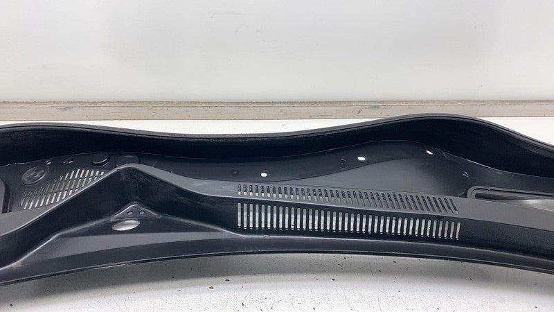 ⭕ 2017-2022 Maserati Levante Front Windshield Cowl Vent Trim Panel 670