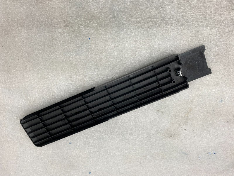 1121022 00 D ⭕ 2016-2022  Model X Front of 2nd Row 7-Seater Bench Plate Carpet 1121022-00-D