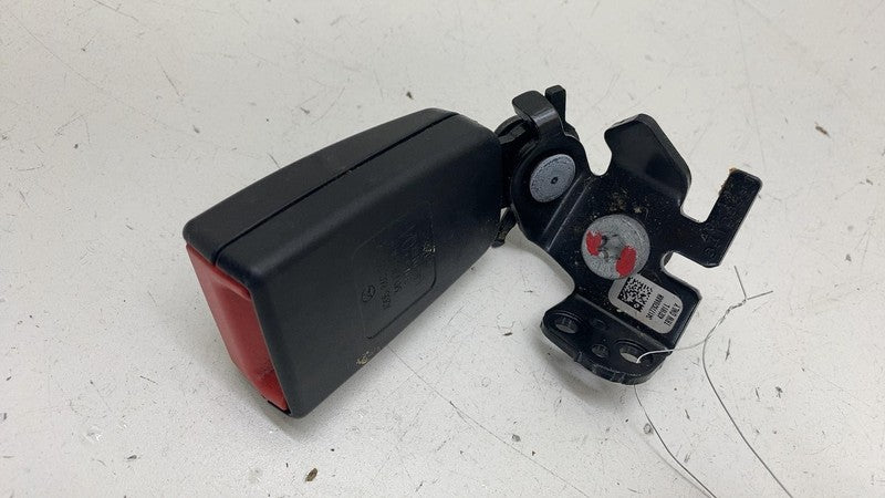 A2058600569 ⭕ 15-21 Mercedes-Benz C300 W205 Rear Left Center Seat Belt Buckle LH A2058600569