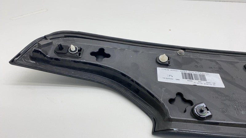 7424734-04 🍩16-19 BMW 740i 750i G11 G12 Trunk Lid License Plate Mount Lower Panel Finisher