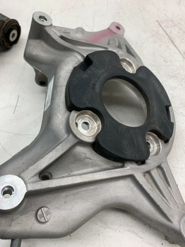 1044376-00-D ⭕ 2017-2023 Tesla Model 3 Y Front Right Upper Strut Mount Bracket 1044376-00-D