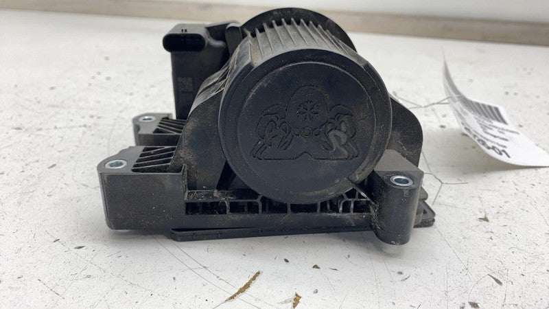 150685900D 2020-2023 Tesla Model 3 Y Supermanifold Octovalve Pump Assembly 1506859-00-D OEM