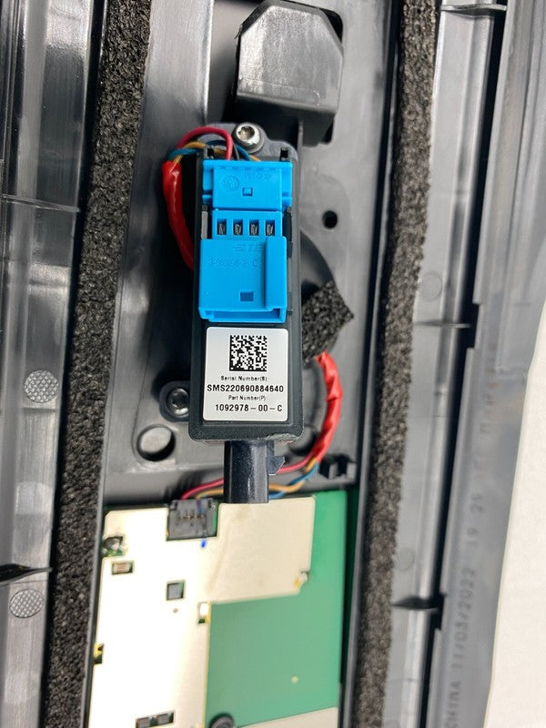 151625500E ⭕ 20-23 Model Y Left Exterior B-Pillar Applique Glass Trim LH AP3 1506885-00-G