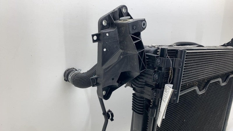 ⭕ 2017-2021 Chrysler Pacifica 3.6L Radiator Assy (8th VIN = G) w/o tow package