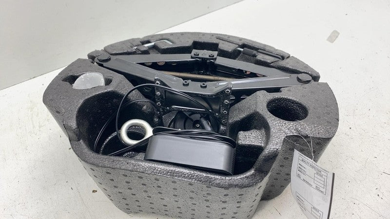 ⭕ 2014-2020 Maserati Ghibli SET of Jack Tool Emergency Repair Kit w/ H